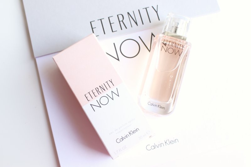 CK Calvin Klein Eternity Now For  Women EDP เพิ่มมนต์เสน่ห์ที่เปี่ยมด้วยพลังอันมีแรงดึงดูดของผู้หญิงที่สดใส ร่าเริง พร้อมสะกดใจชายหนุ่มให้ลุ่มหลงด้วยน้ำหอมจากแบรนด์ Calvin Klein มอบความหอมสดชื่นผสมผสานกันจนได้กลิ่นหอมสดชื่น อบอุ่น ให้ฟีลเหมือนสาว ๆ ที่กำลังอินเลิฟ